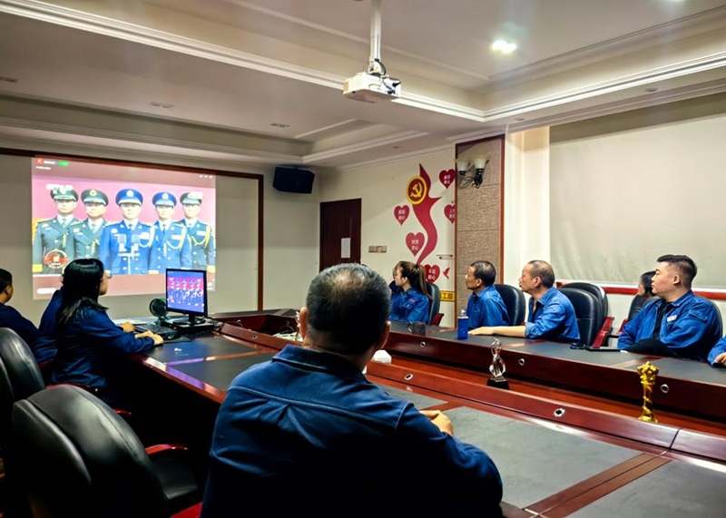 弘旭公司組織觀看九三閱兵式，激發(fā)愛國熱情(圖3)
