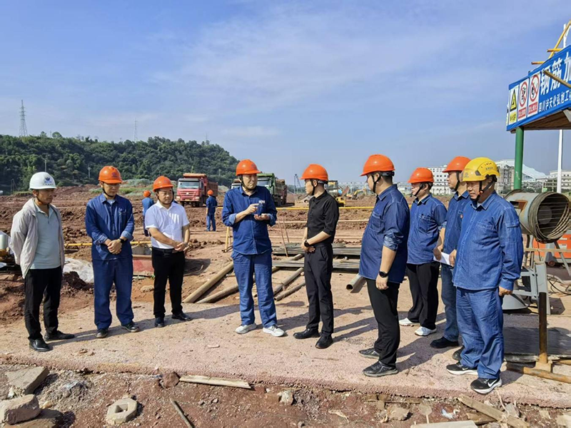 傅利才、郭春建到化工園區(qū)項(xiàng)目現(xiàn)場(chǎng)開(kāi)展節(jié)前安全檢查(圖3)